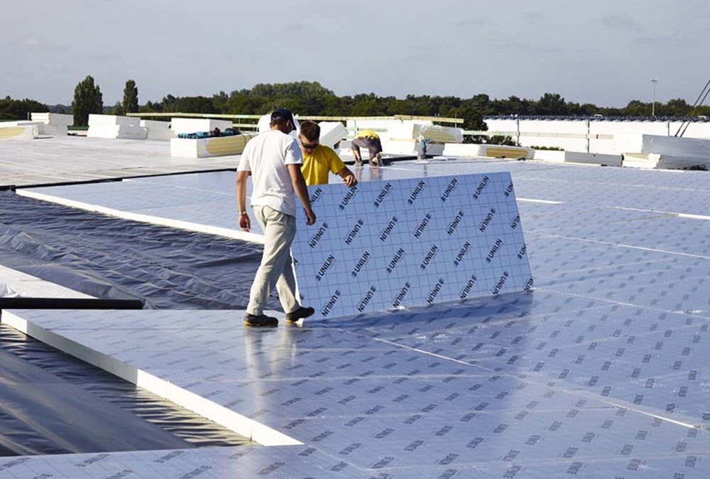 تركيب العوازل المائية والحرارية: درع حماية لمنزلك